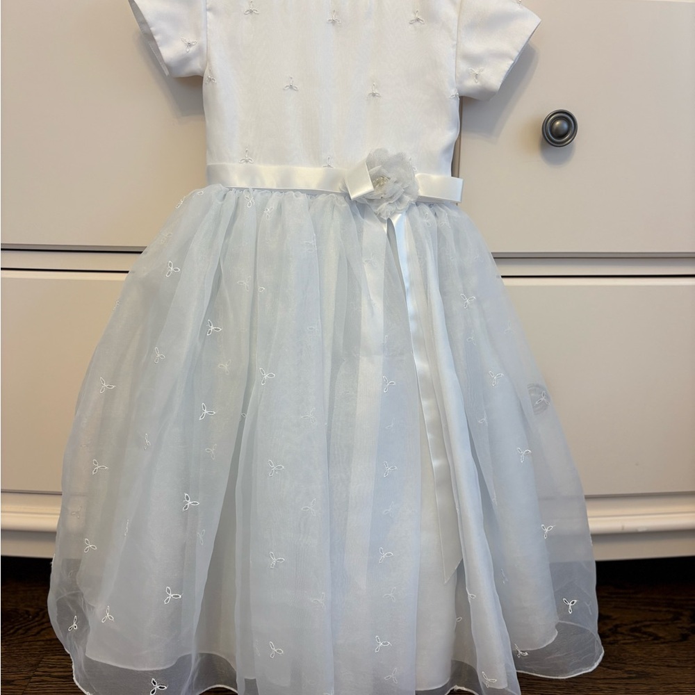 Charming White Kids Formal Dress with Floral Accent